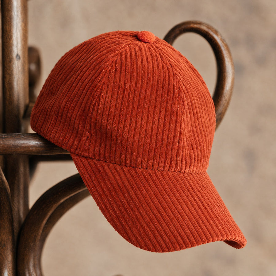 Casquette velours côtelé brique, fabriquée à la main en Europe