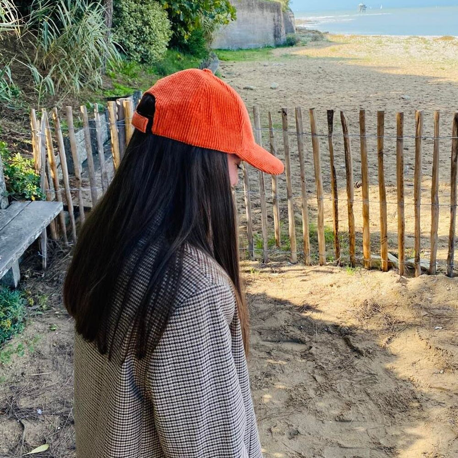 Casquette velours côtelé brique, fabriquée à la main en Europe