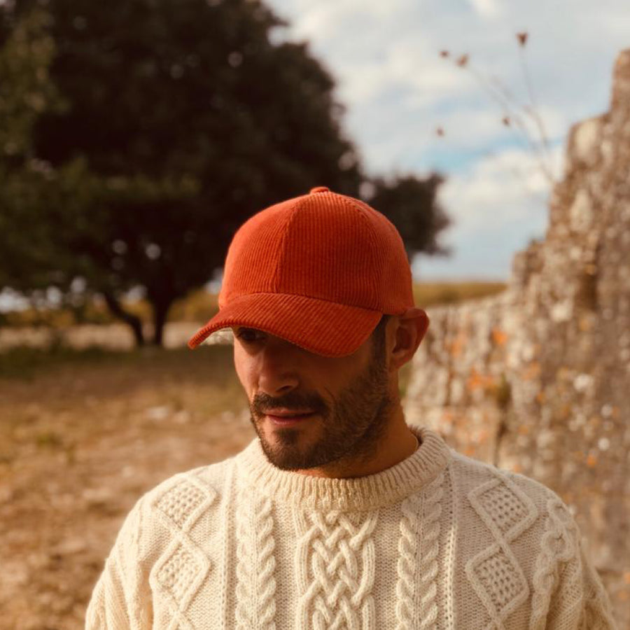 Casquette velours côtelé brique, fabriquée à la main en Europe