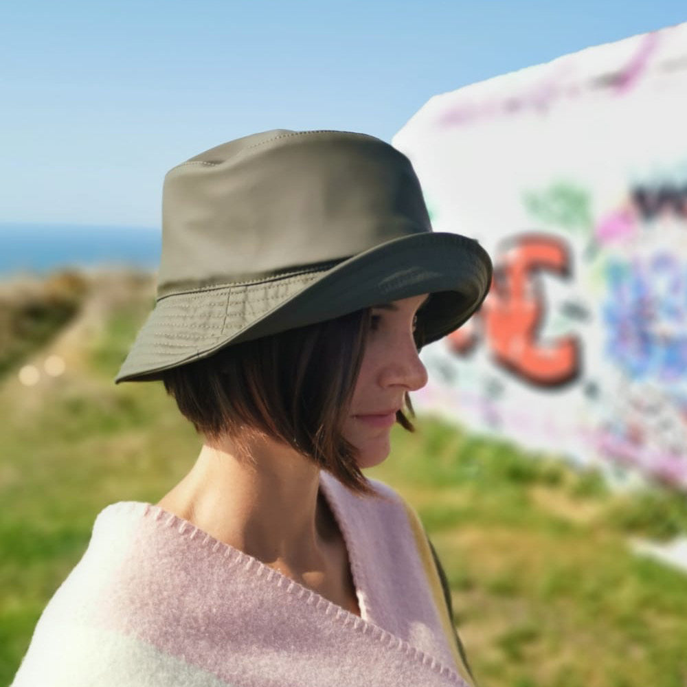 Chapeau de pluie, élégant et imperméable