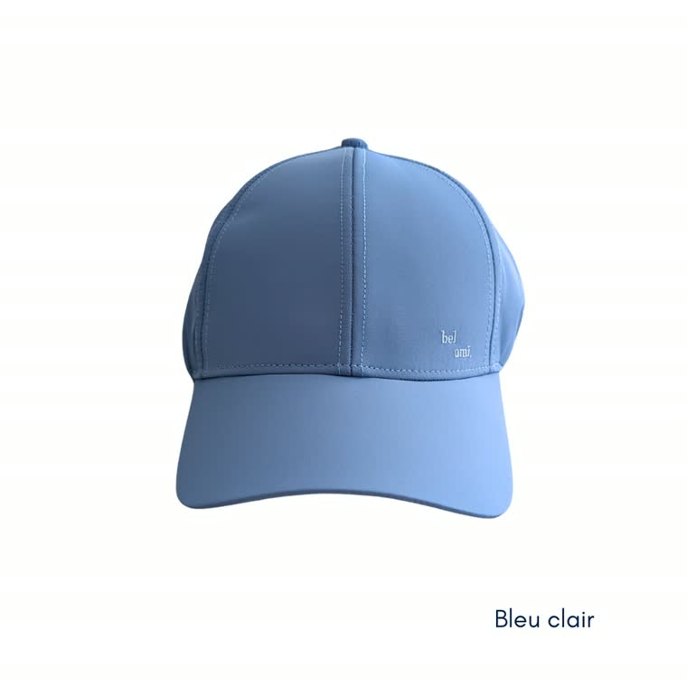 Casquette imperméable bleu clair, vue de face